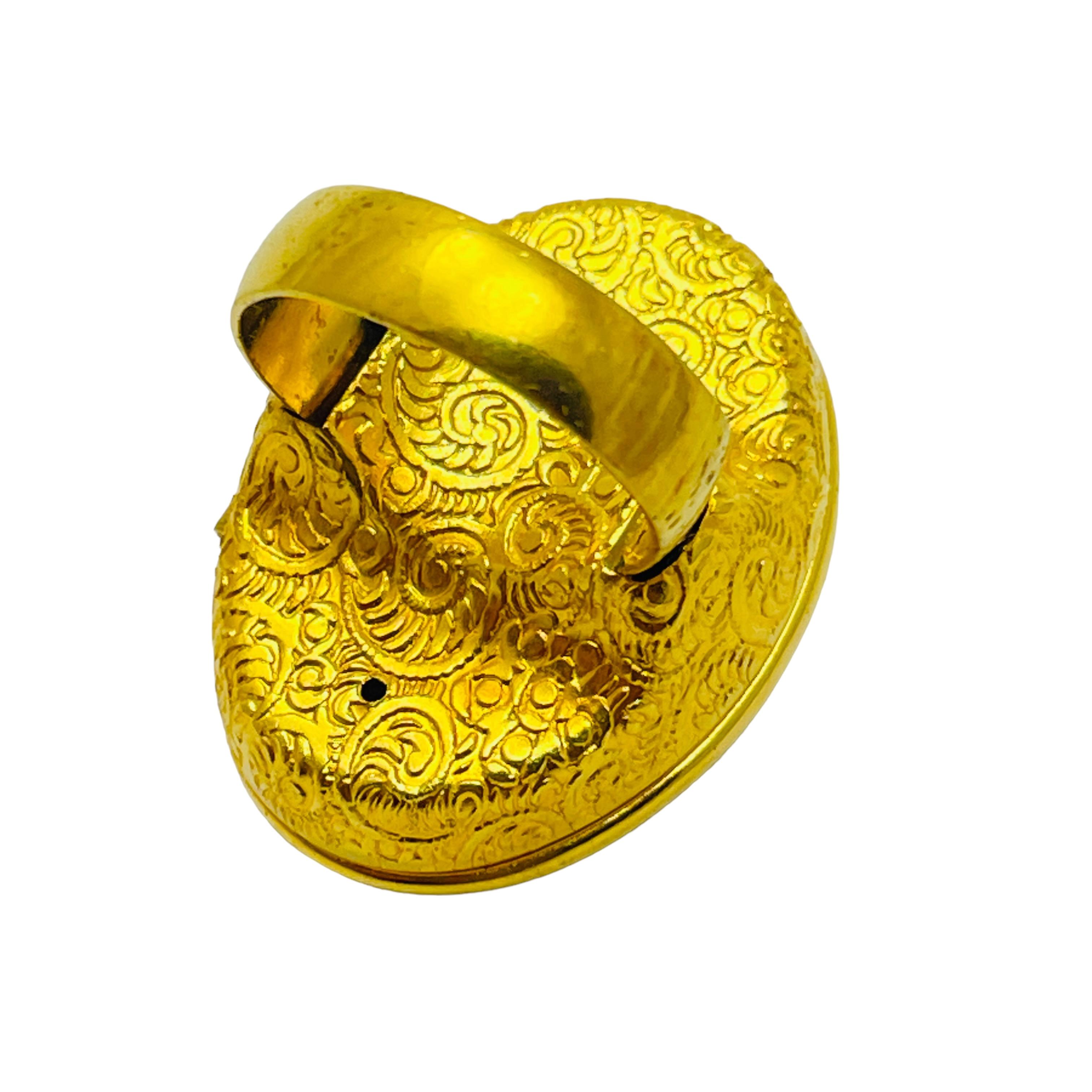 AVON firmato anello vintage in oro con finta giada scolpita In condizioni buone in vendita a Palos Hills, IL