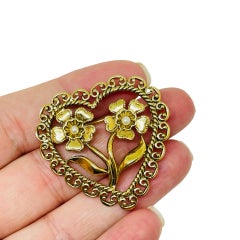 AVON signed vintage gold tone faux pearls heart designer brooch
