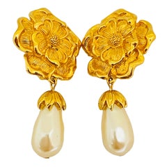 AVON signed vintage gold tone flower pearl designer clip on earrings