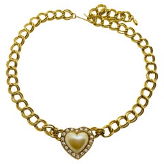 AVON Collier de défilé vintage en or avec chaîne, perles, strass et cœurs