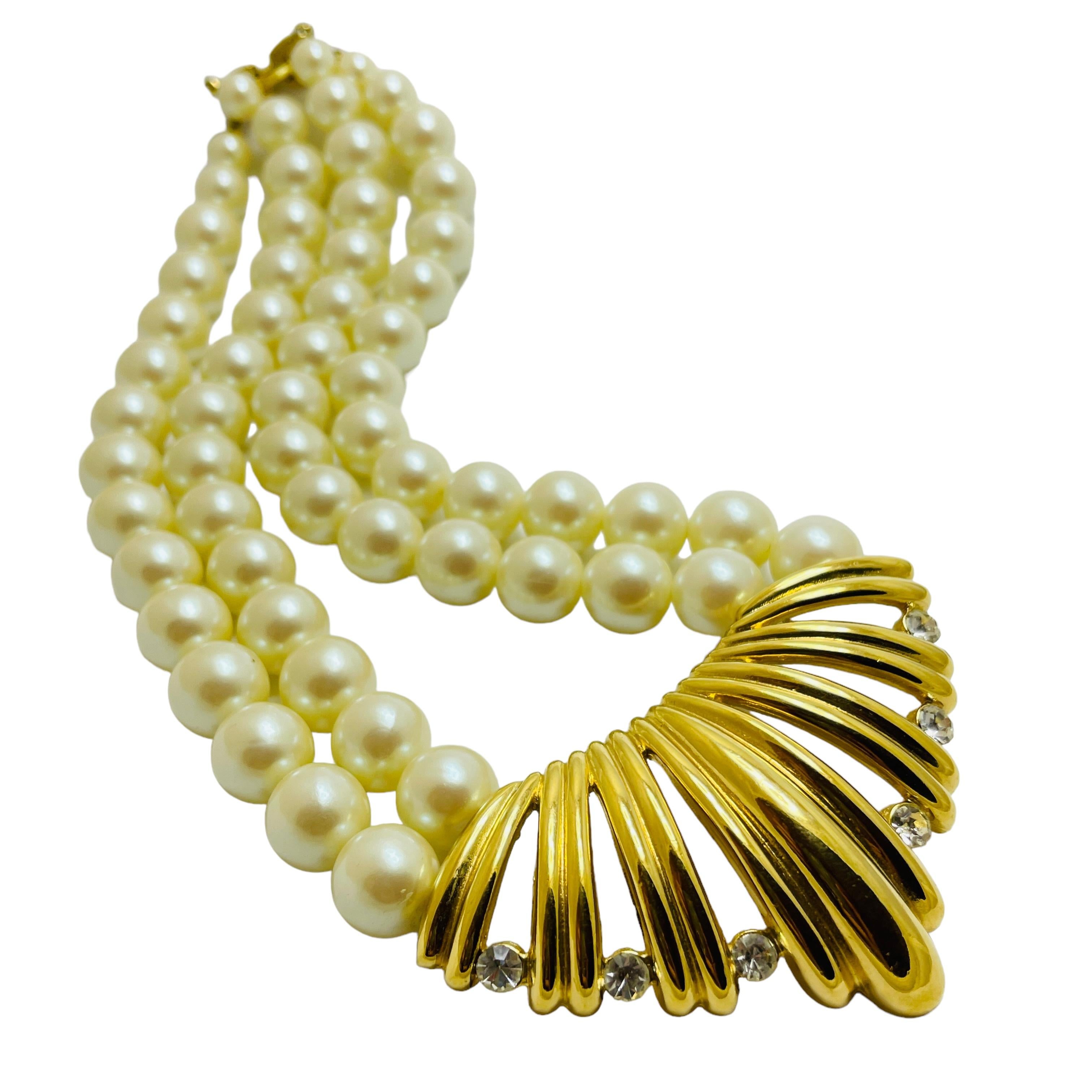 AVON vintage gold rhinestone pearls designer runway necklace In Good Condition For Sale In Palos Hills, IL
