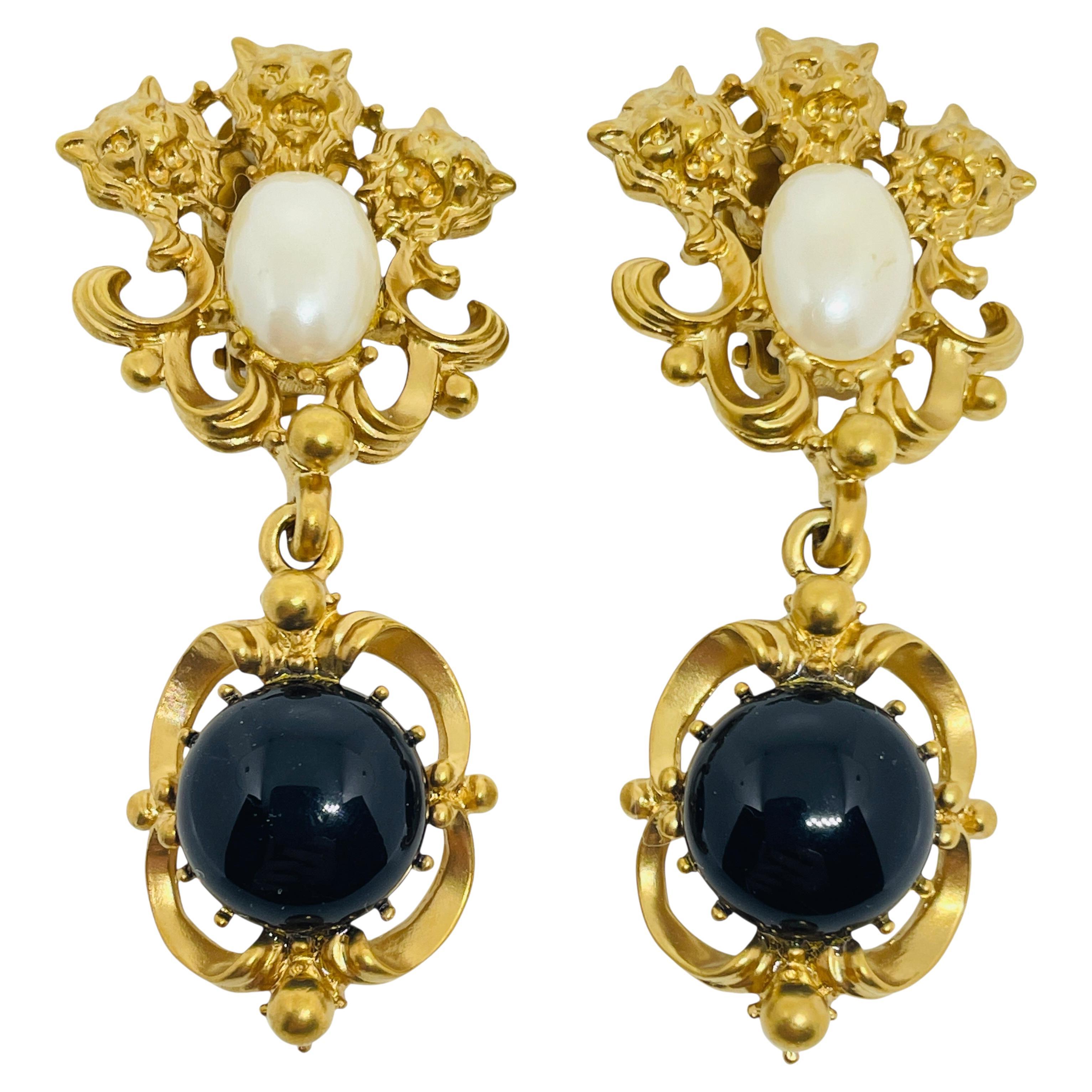 AVON orecchini a clip d
epoca in oro con testa di leone e pera in stile barocco in vendita