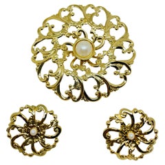 AVON vintage gold tone pearl 
FLOWER BLOSSOM
 designer earrings pin set