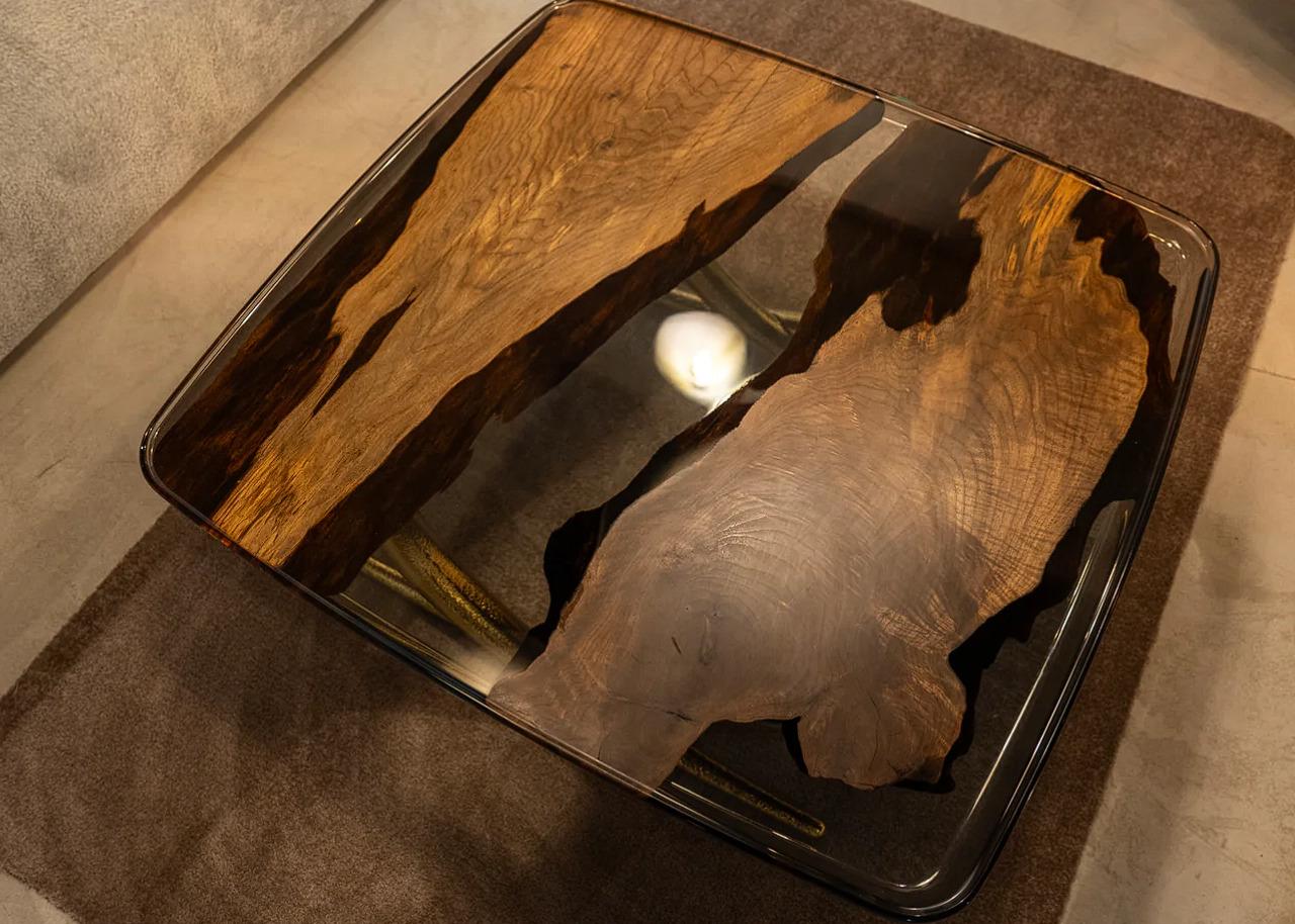 Avorio Coffee Table: Hammerred Aluminum Walnut Resin Coffee Table In New Condition For Sale In Miami Beach, FL