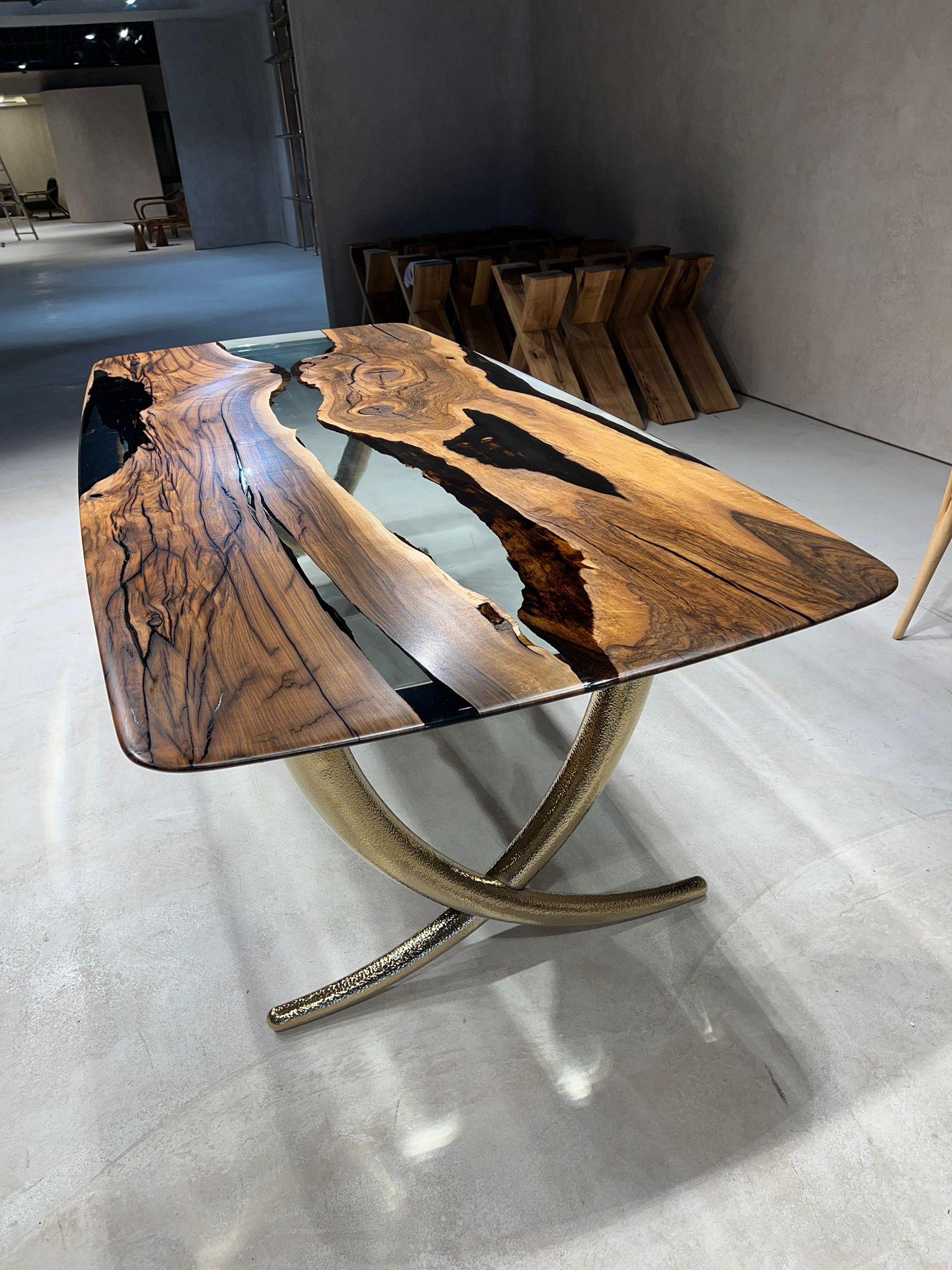 Avorio Table: Hammered Aluminum Table Inspired by Elephant Tusk For Sale 5