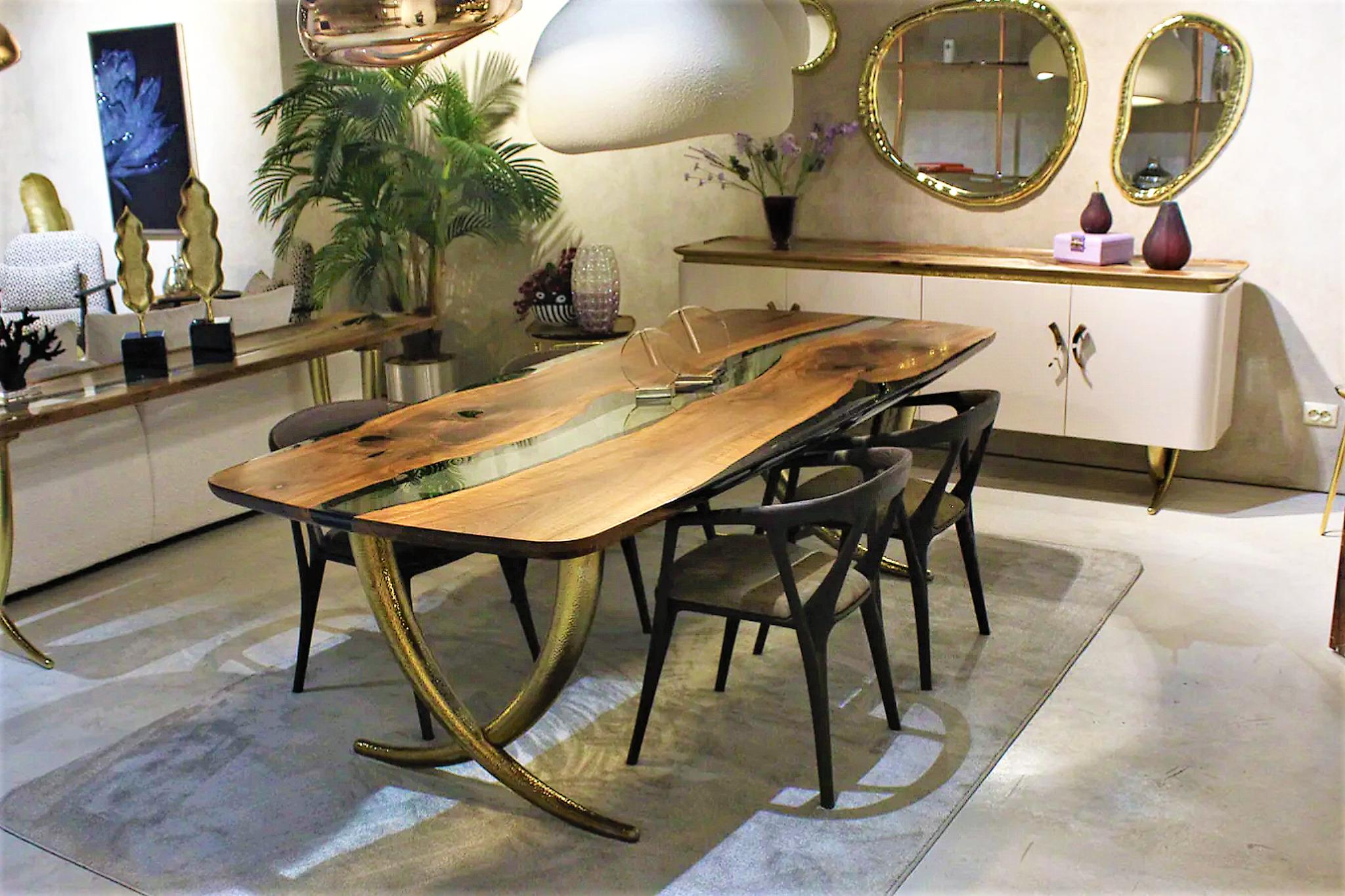Organique Table Avorio : Table en aluminium martelé inspirée d'un tapis d'éléphant en vente