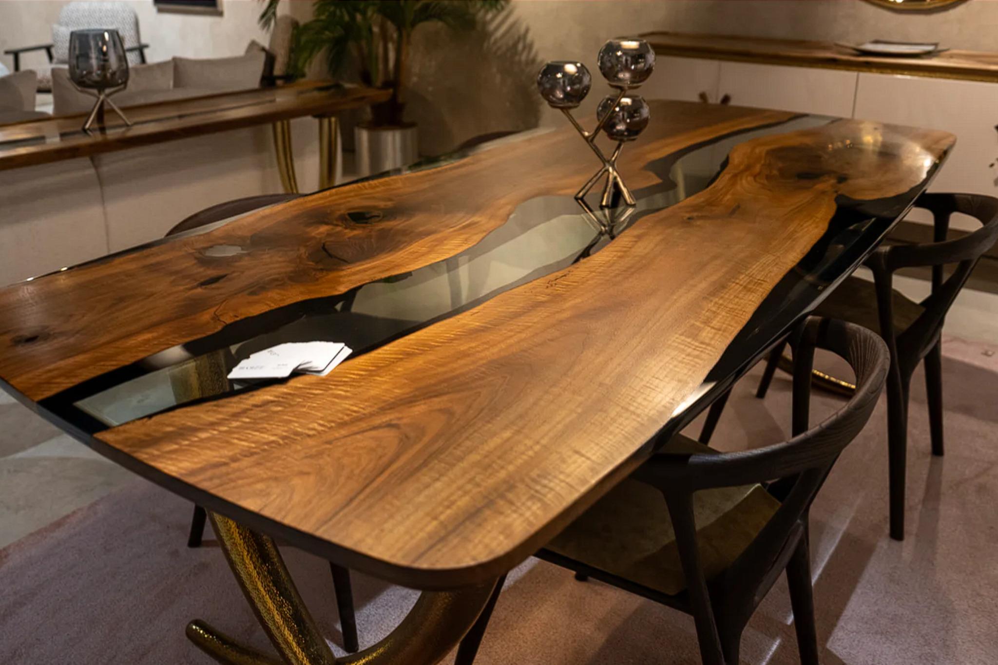 Avorio-Tisch: Tisch aus gehämmertem Aluminium, inspiriert von Elefanten-Schreibtisch (Türkisch) im Angebot