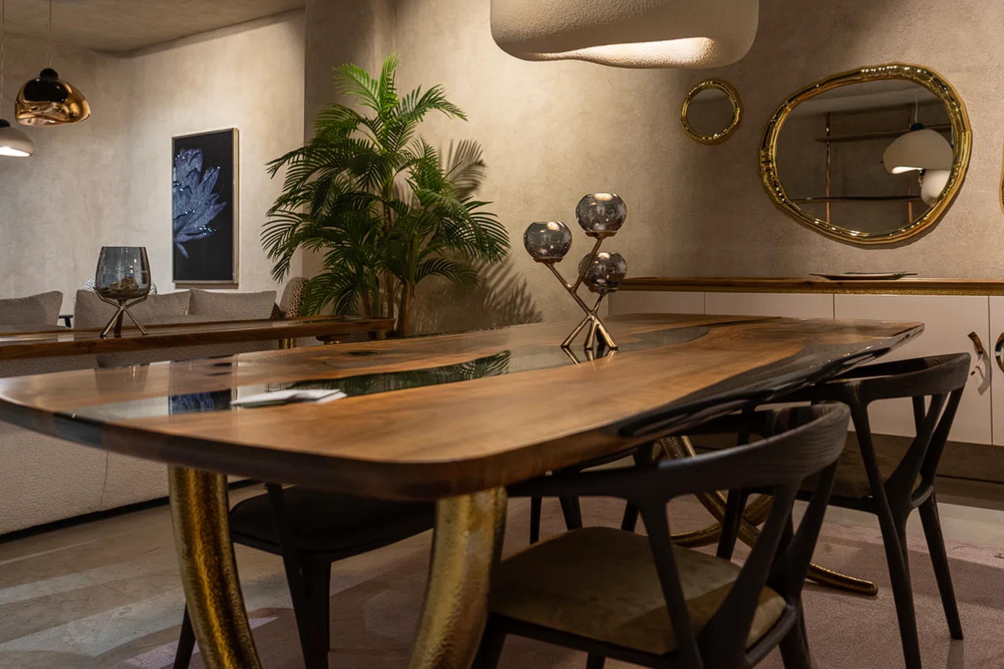 Avorio-Tisch: Tisch aus gehämmertem Aluminium, inspiriert von Elefanten-Schreibtisch (Handgefertigt) im Angebot