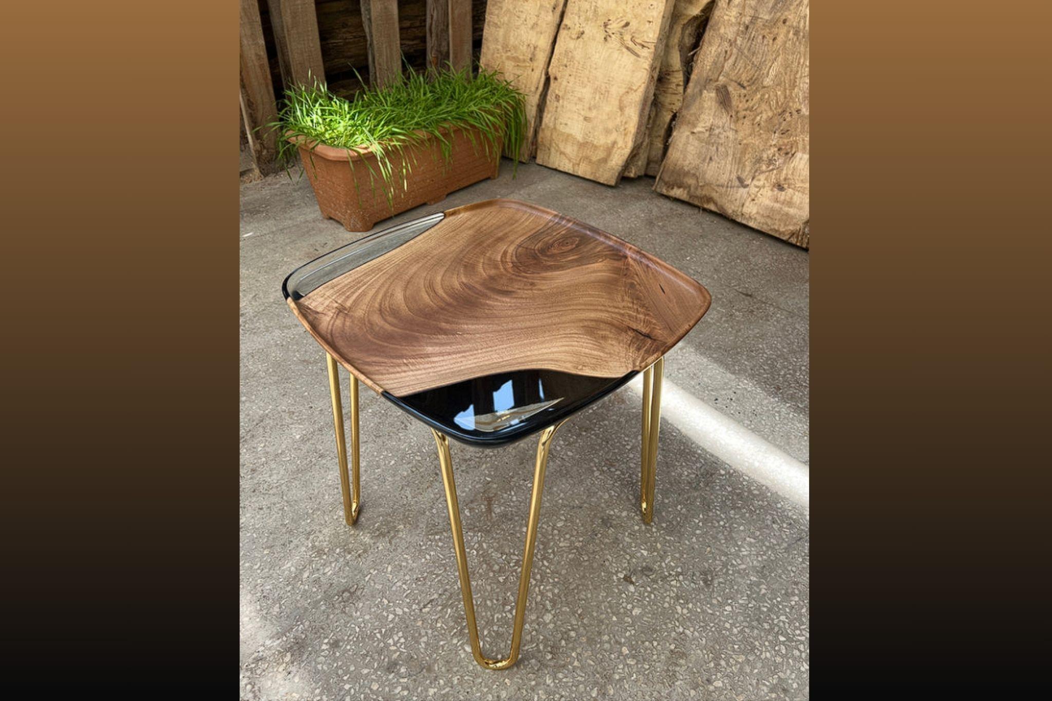 Avorio Walnut & Crystal Clear Resin End Side Table In New Condition For Sale In Miami Beach, FL