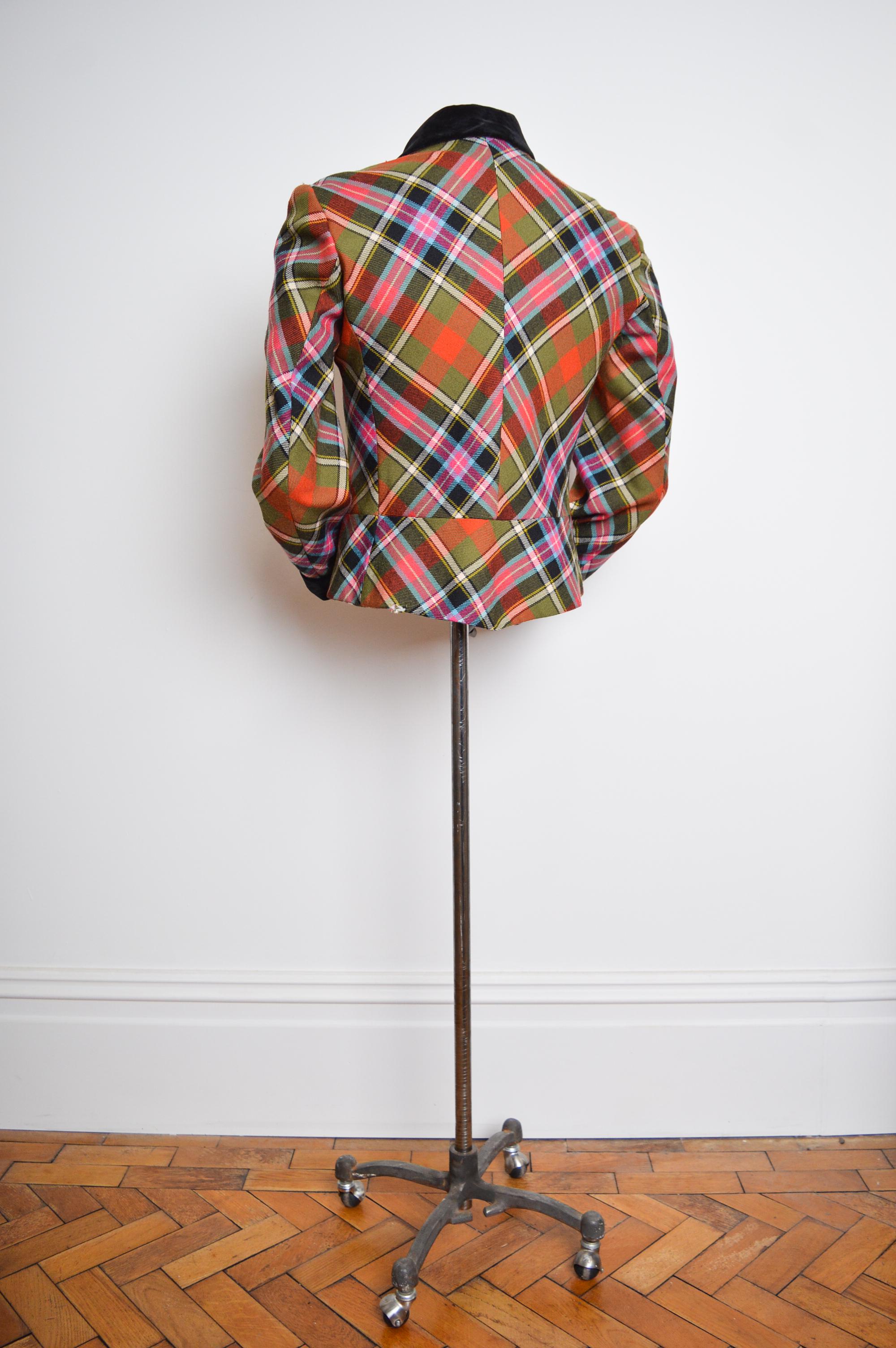 AW 1988 / 89 Vivienne Westwood Bruce of Kinnaird Tartan Mens Runway Jacket For Sale 12