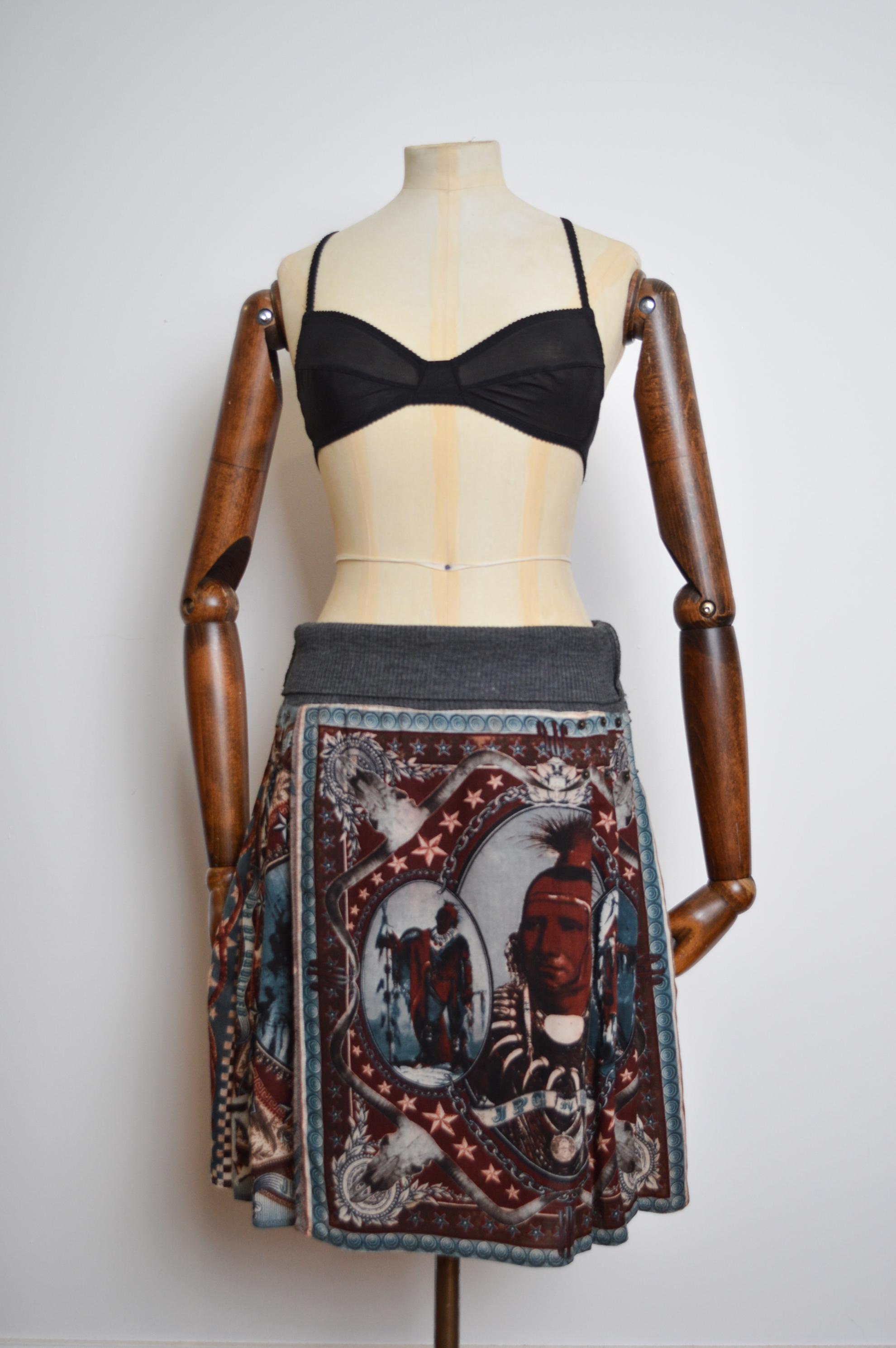 AW 1994 Vintage Jean Paul Gaultier Native American Print Avant Guard Kilt Skirt In Excellent Condition For Sale In Sheffield, GB