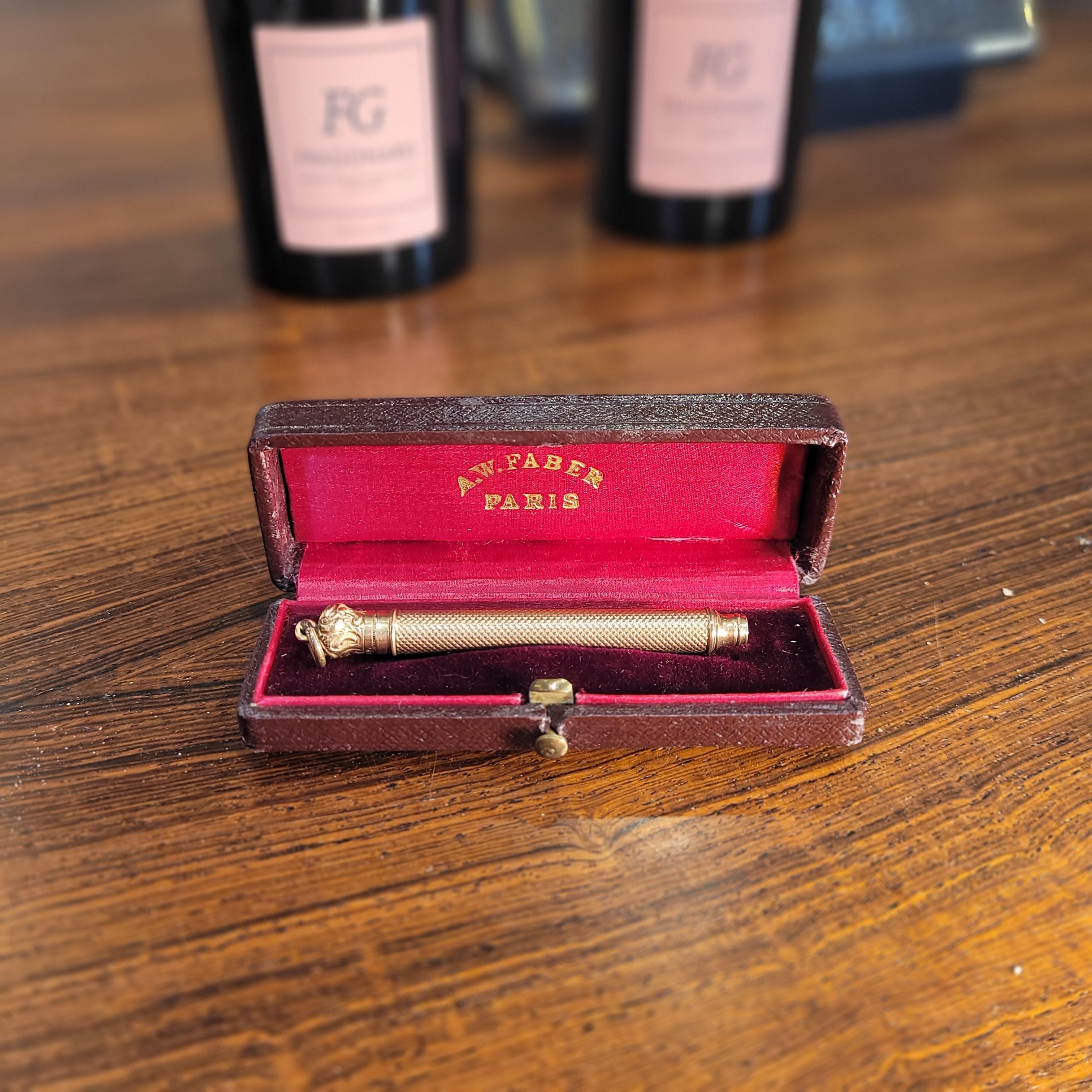 A.W. Porte-mine Faber-Castell or ou plaqué or, présenté dans son emballage d'origine. Unisexe en vente