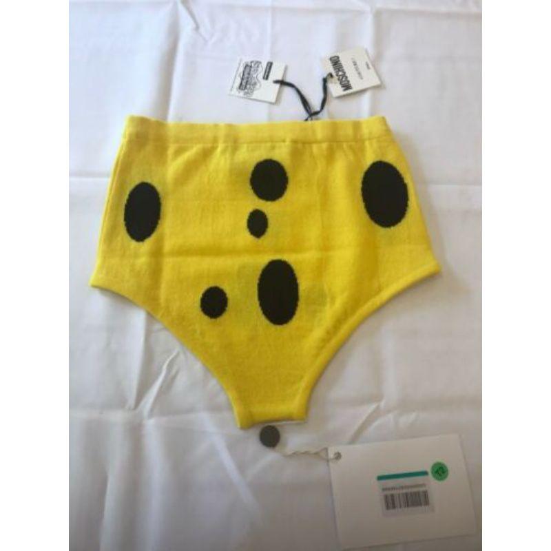 Beige AW14 Moschino Couture Jeremy Scott Spongebob Shorts Yellow Size US 6 / IT 40 For Sale