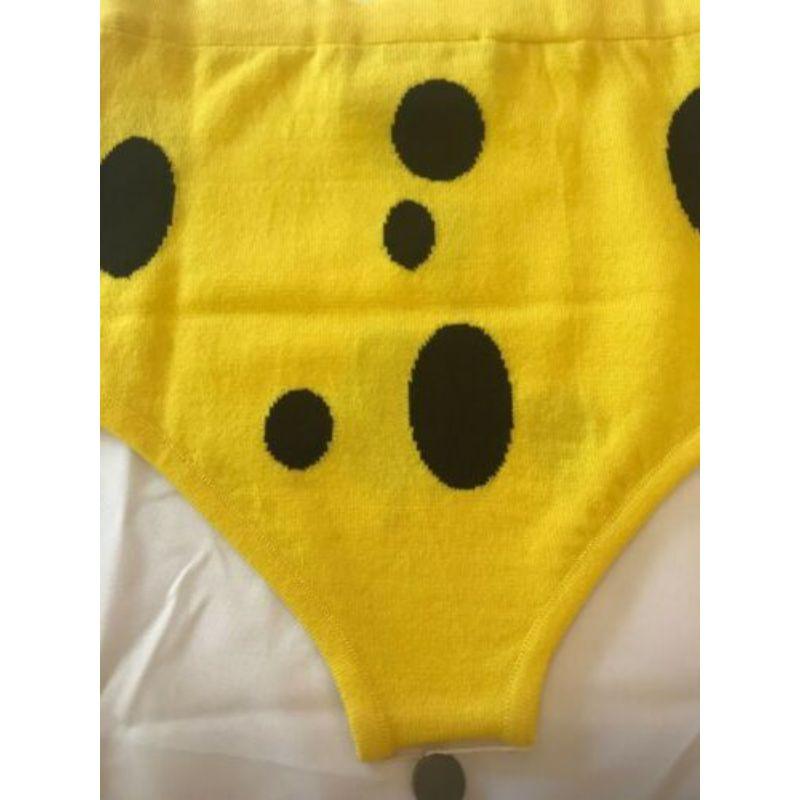 AW14 Moschino Couture Jeremy Scott Spongebob Shorts Yellow Size US 6 / IT 40 In New Condition For Sale In Palm Springs, CA