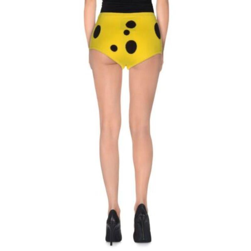 AW14 Moschino Couture Jeremy Scott Spongebob Shorts Yellow Size US 6 / IT 40 For Sale 1