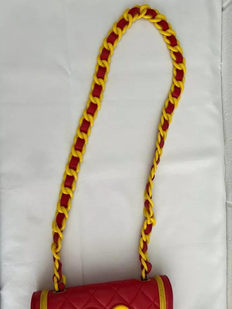 AW14 MOSCHINO McDonald's Fast Food '20 Billion Served' Bolso acolchado rojo en venta 7