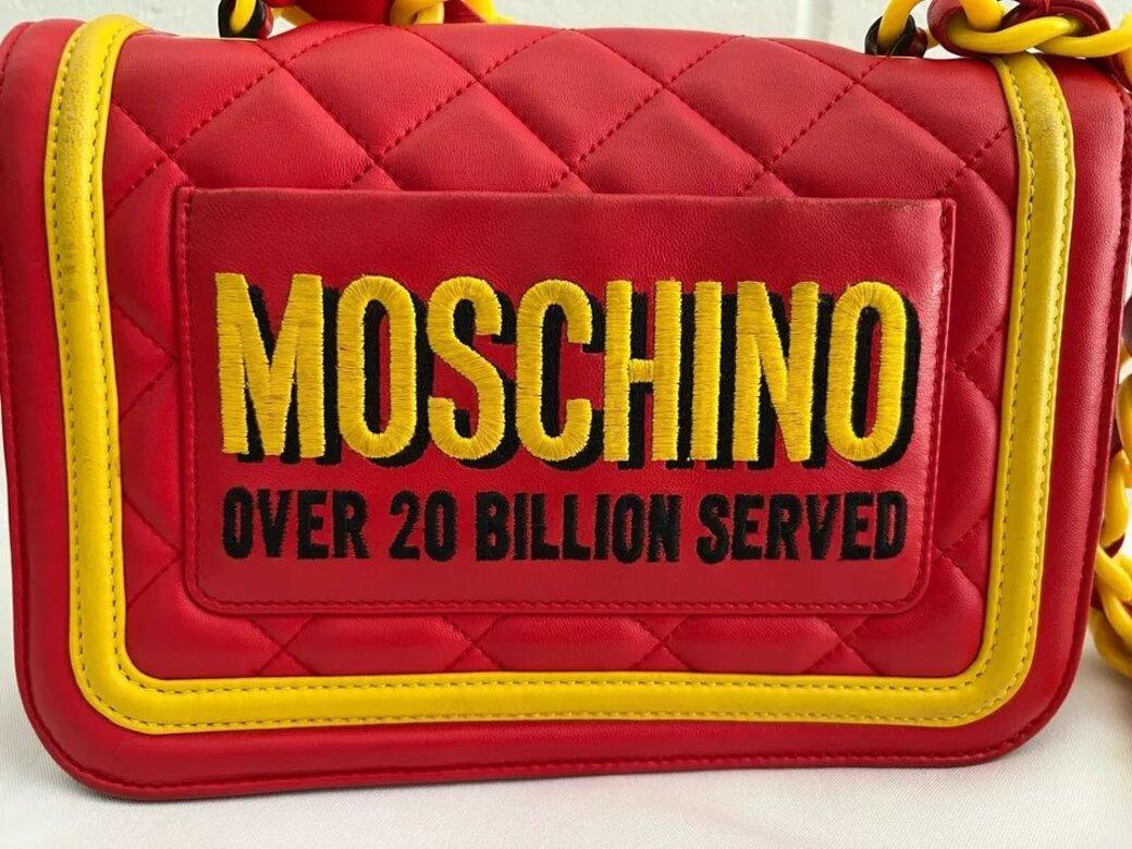 AW14 MOSCHINO McDonald's Fast Food '20 Billion Served' Bolso acolchado rojo Rojo en venta
