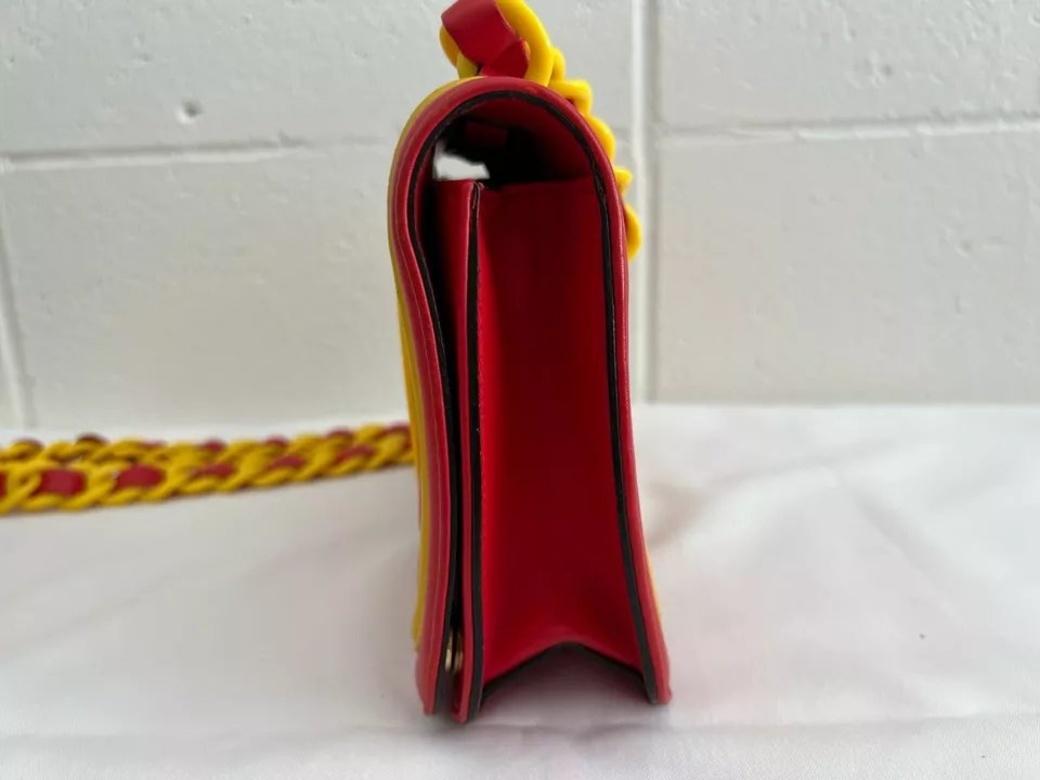 De las mujeres AW14 MOSCHINO McDonald's Fast Food '20 Billion Served' Bolso acolchado rojo en venta
