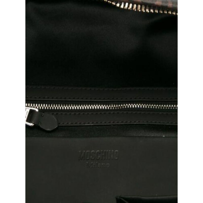 Sac à dos AW15 Moschino Couture orné de pierres précieuses multicolores Jeremy Scott en vente 4