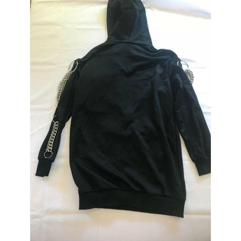 Noir AW16 Moschino Couture Jeremy Scott Robe sweat-shirt à capuche noire avec anneaux en chaînes en vente