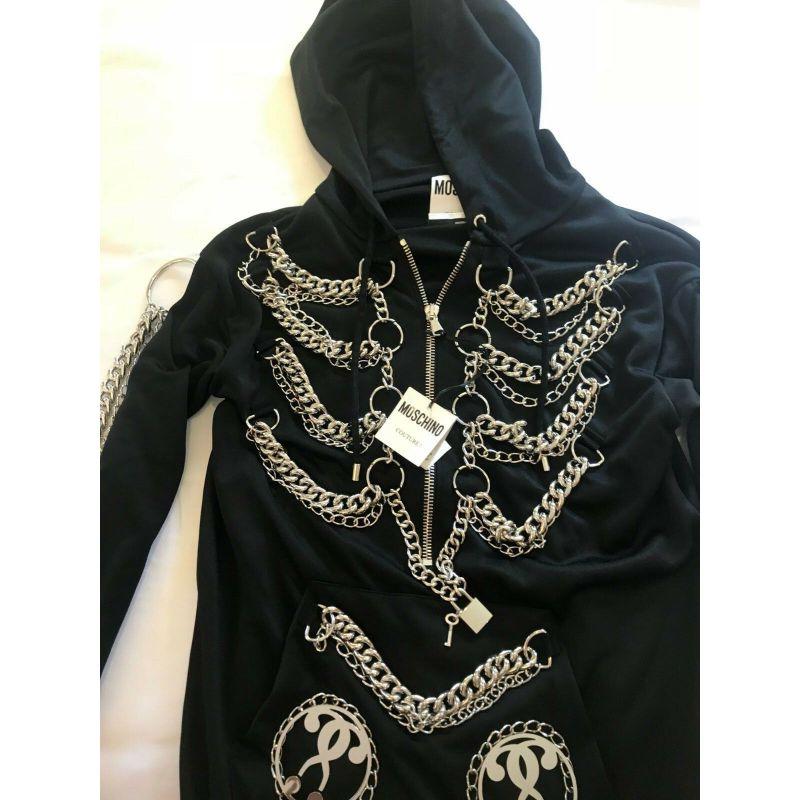 AW16 Moschino Couture Jeremy Scott Robe sweat-shirt à capuche noire avec anneaux en chaînes Pour femmes en vente