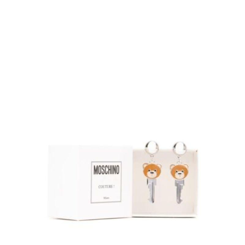 AW16 Moschino Couture x Jeremy Scott Key Teddy Bear Boucles d'oreilles à pince 100% métal Neuf - En vente à Palm Springs, CA