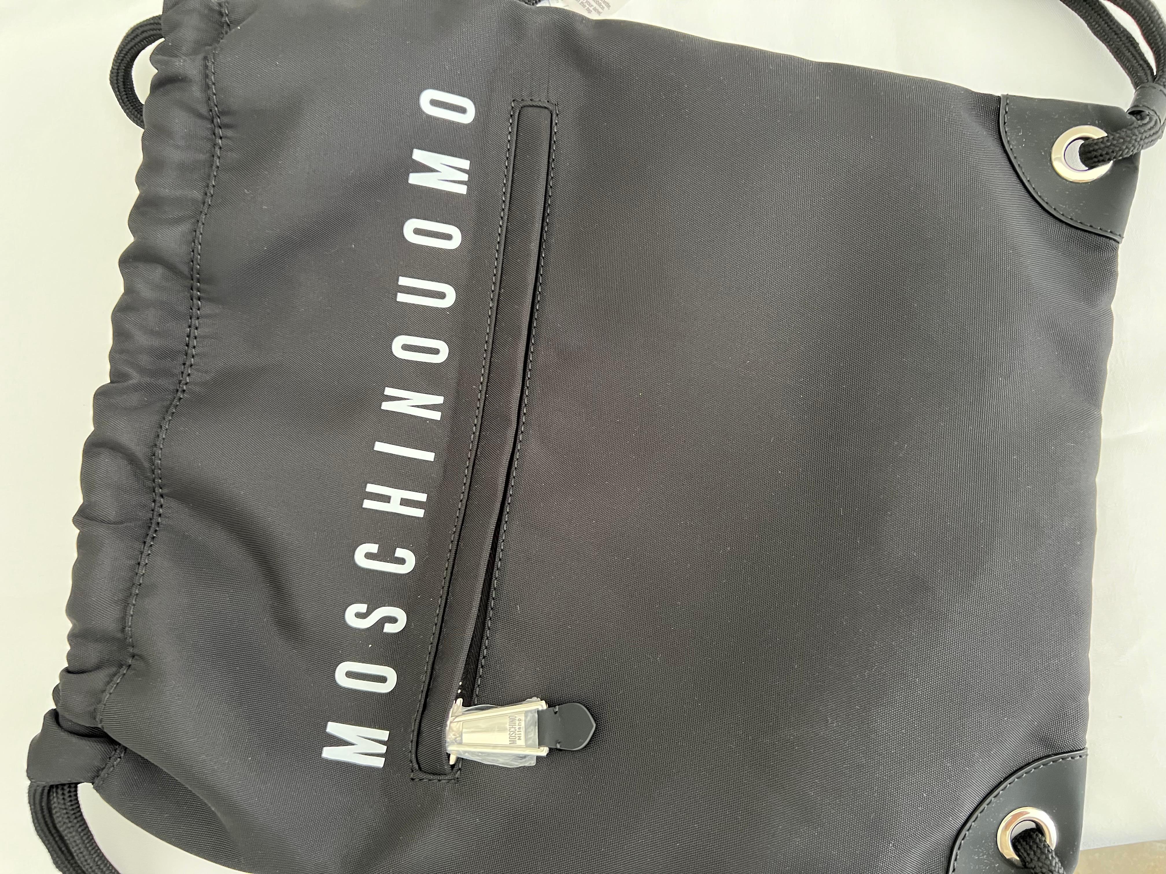 AW20 Moschino Couture Jeremy Scott Black Rectangular Men's Black Sack Backpack In New Condition For Sale In Matthews, NC