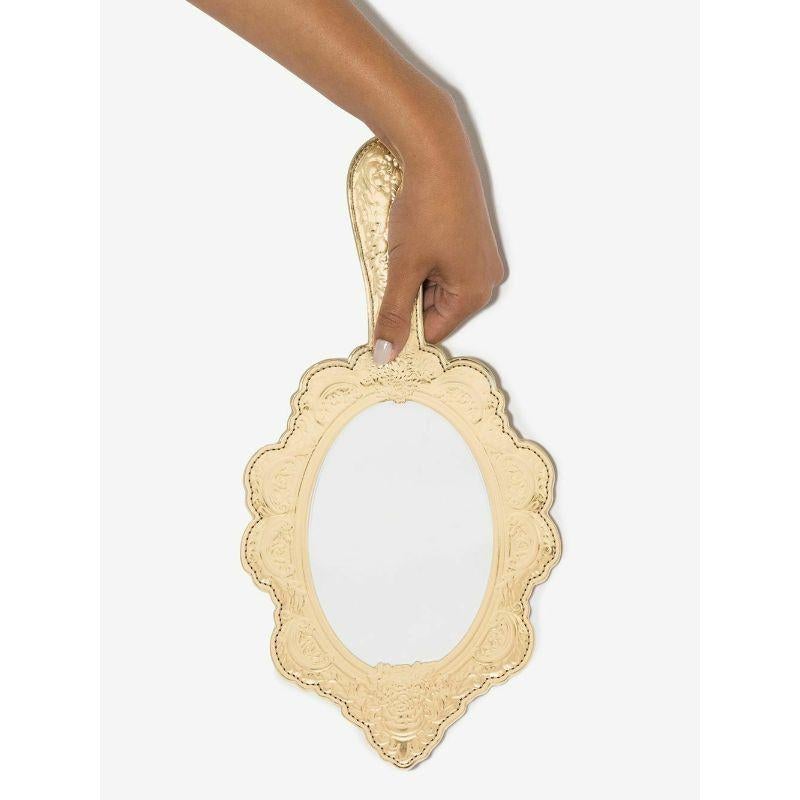 AW20 Moschino Couture Jeremy Scott Laminated Gold Mirror Clutch Marie Antoinette

Additional Information:
Material: 100% Polyurethane, 100% Glass    
Color: Gold
Pattern: Mirror
Style: Clutch
Dimension: 7 W x 0.3 D x 14.2 H in
100%