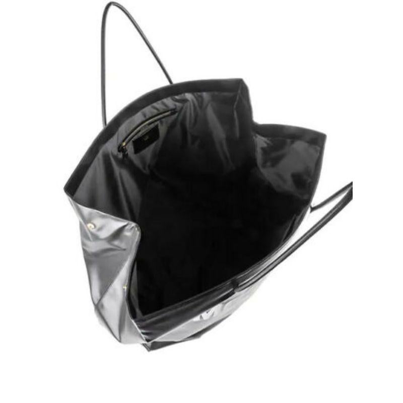 AW20 Moschino Couture Jeremy Scott übergroße schwarze Shopper-Tasche mit weißem Logo (Schwarz) im Angebot