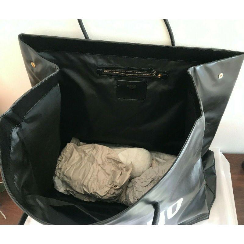 AW20 Moschino Couture Jeremy Scott übergroße schwarze Shopper-Tasche mit weißem Logo im Angebot 2