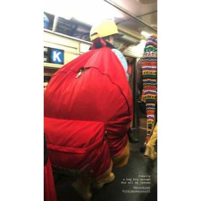 AW20 Moschino Couture Jeremy Scott Oversized Giant Red Backpack W/ Gold Logo For Sale 4