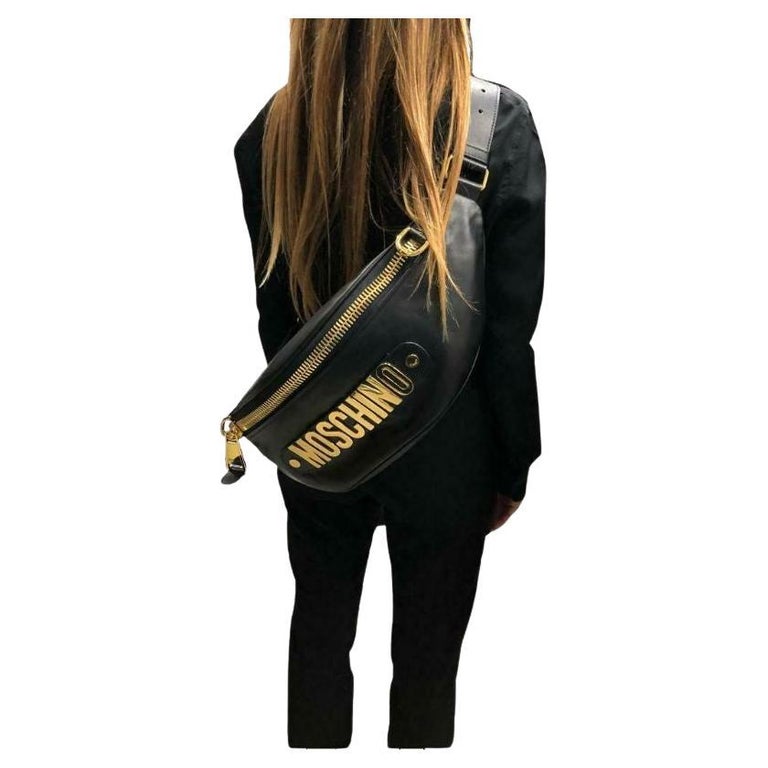 AW20 Moschino Couture Jeremy Scott Oversized Gigantic Black Fanny Pack Gold  Logo For Sale at 1stDibs