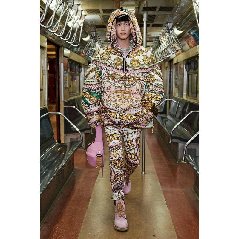 AW20 Moschino Couture Jeremy Scott Pink Leather Hat Shaped Fanny Pack Gold Logo For Sale 5