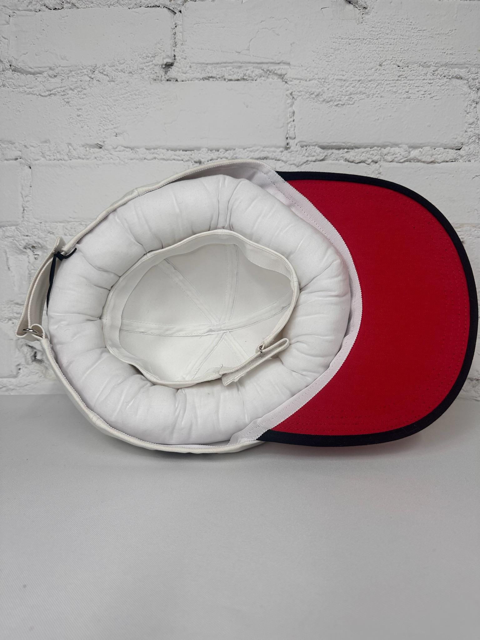 AW20 Moschino Couture Jeremy Scott Rosso Bianco Oversize Snapback Logo Hat in vendita 6