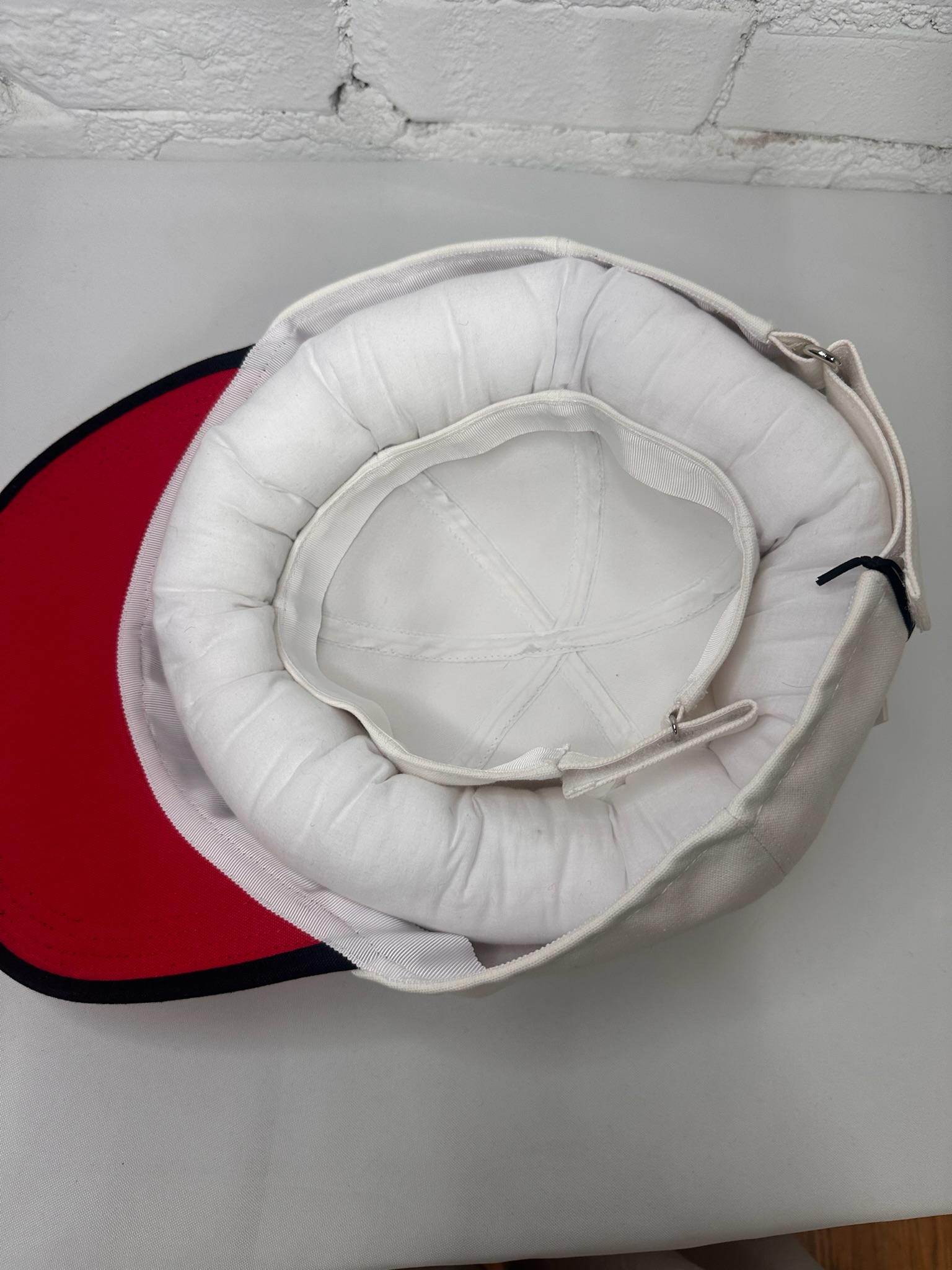 AW20 Moschino Couture Jeremy Scott Rosso Bianco Oversize Snapback Logo Hat in vendita 8