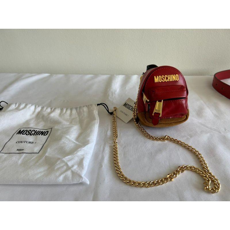 Moschino Couture mini sac à dos/clés/sac de ceinture/sac à bandoulière en cuir rouge AW20 en vente 1