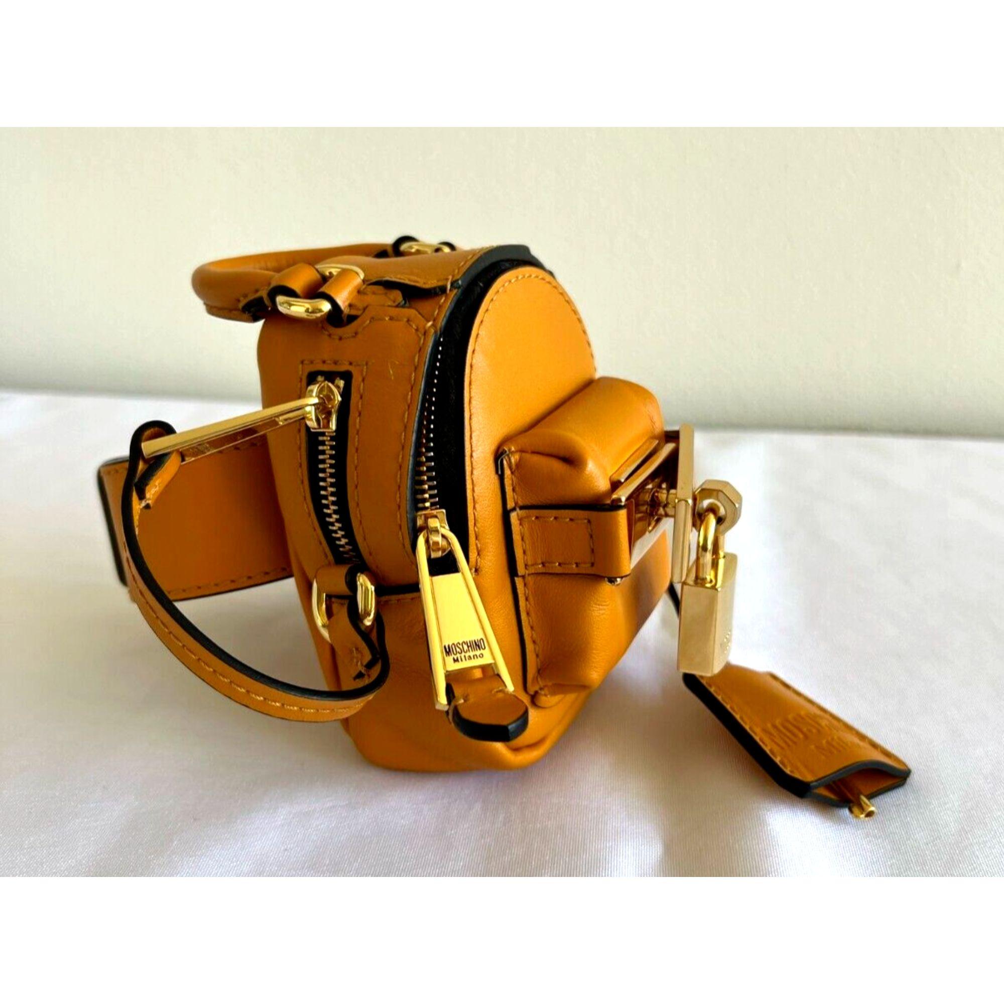 AW20 Moschino Couture Mustard Backpack Shaped Shoulder Bag by Jeremy Scott In New Condition For Sale In Palm Springs, CA