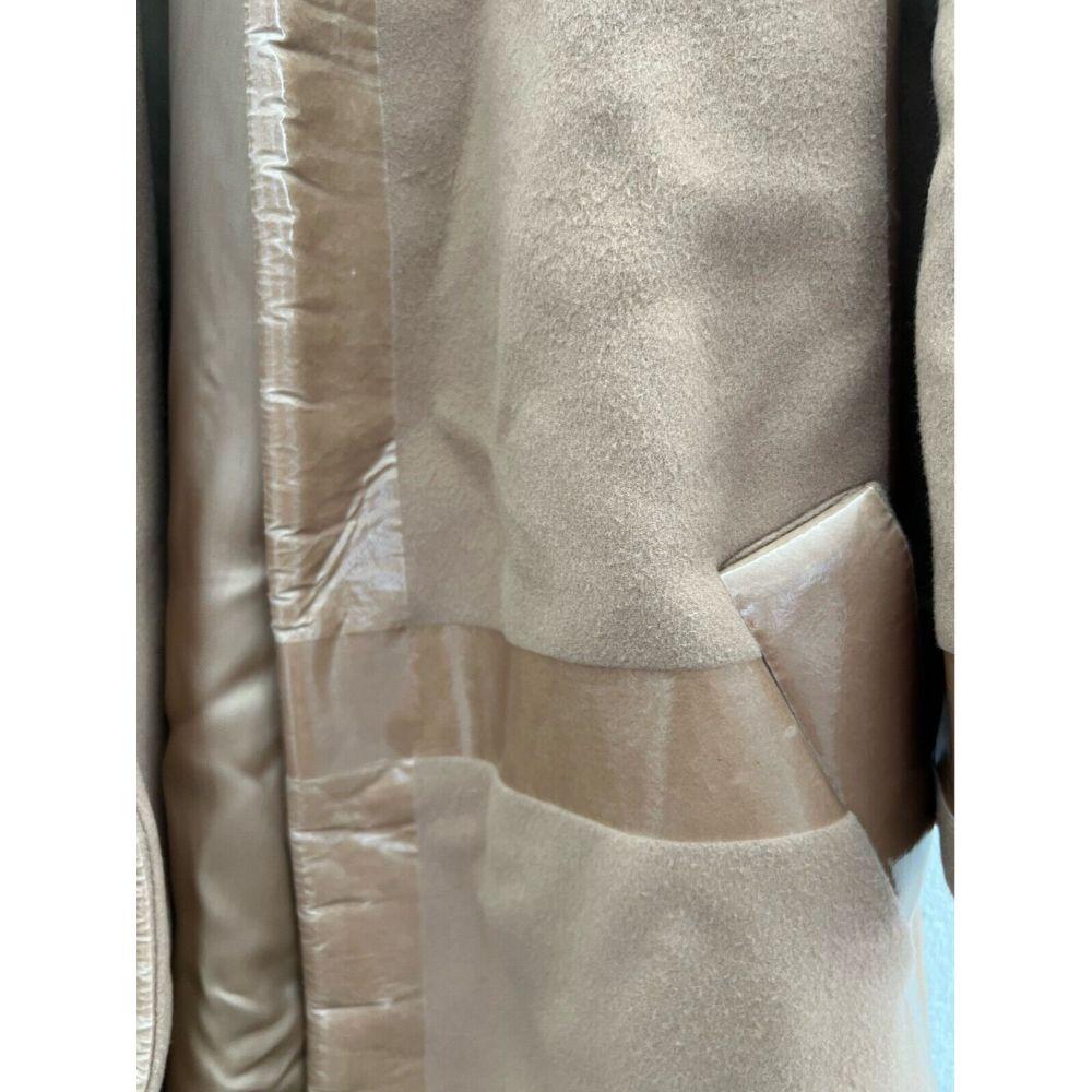 AW20 Moschino Couture Verpackungsmaterialien-Overcoat von Jeremy Scott im Zustand „Neu“ im Angebot in Matthews, NC