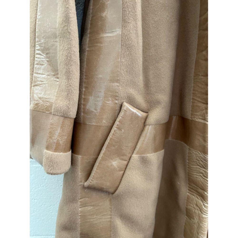 Manteau d'emballage AW20 Moschino Couture par Jeremy Scott Pour femmes en vente