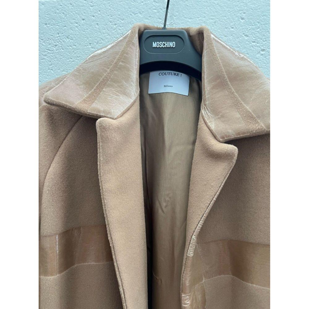 AW20 Moschino Couture Verpackungsmaterialien-Overcoat von Jeremy Scott im Angebot 1