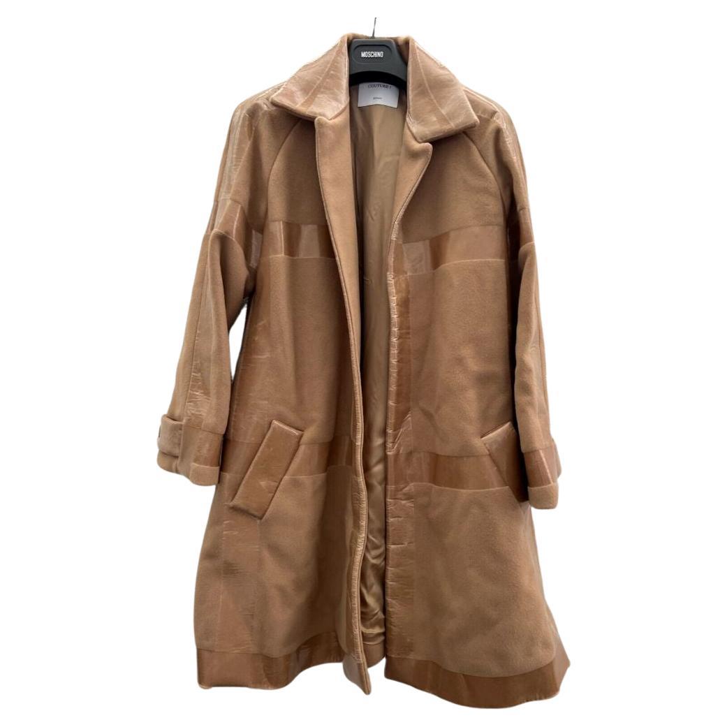 Manteau d'emballage AW20 Moschino Couture par Jeremy Scott en vente