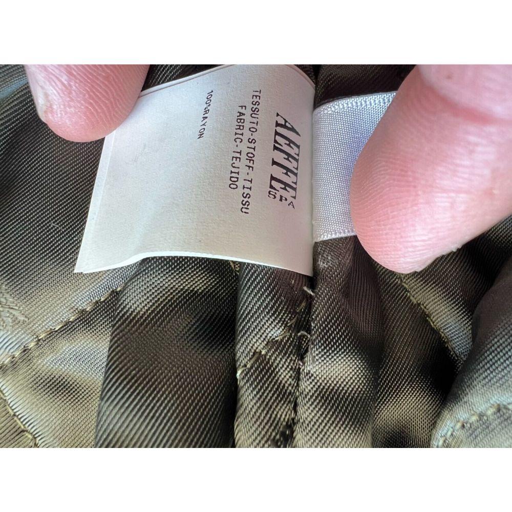 AW20 Moschino Couture Holzland Camouflage-Mantel in Goldverzierungen im Angebot 9