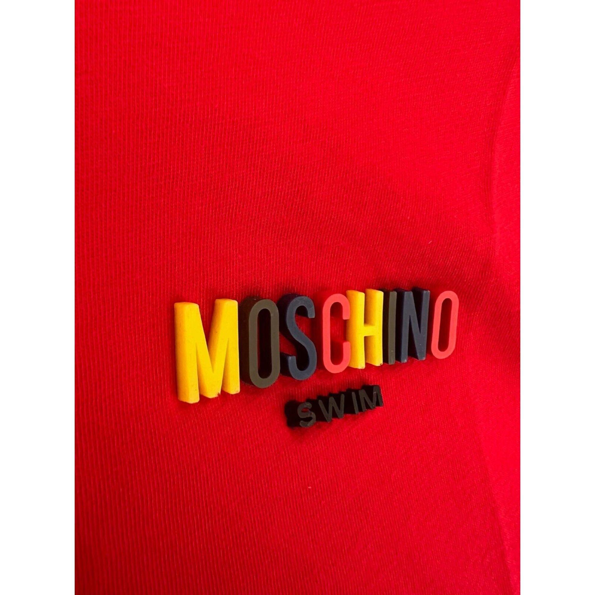 Aw20 Moschino Swim Red T-shirt with 3D Multicolor Logo by Jeremy Scott, Size L In New Condition For Sale In Palm Springs, CA