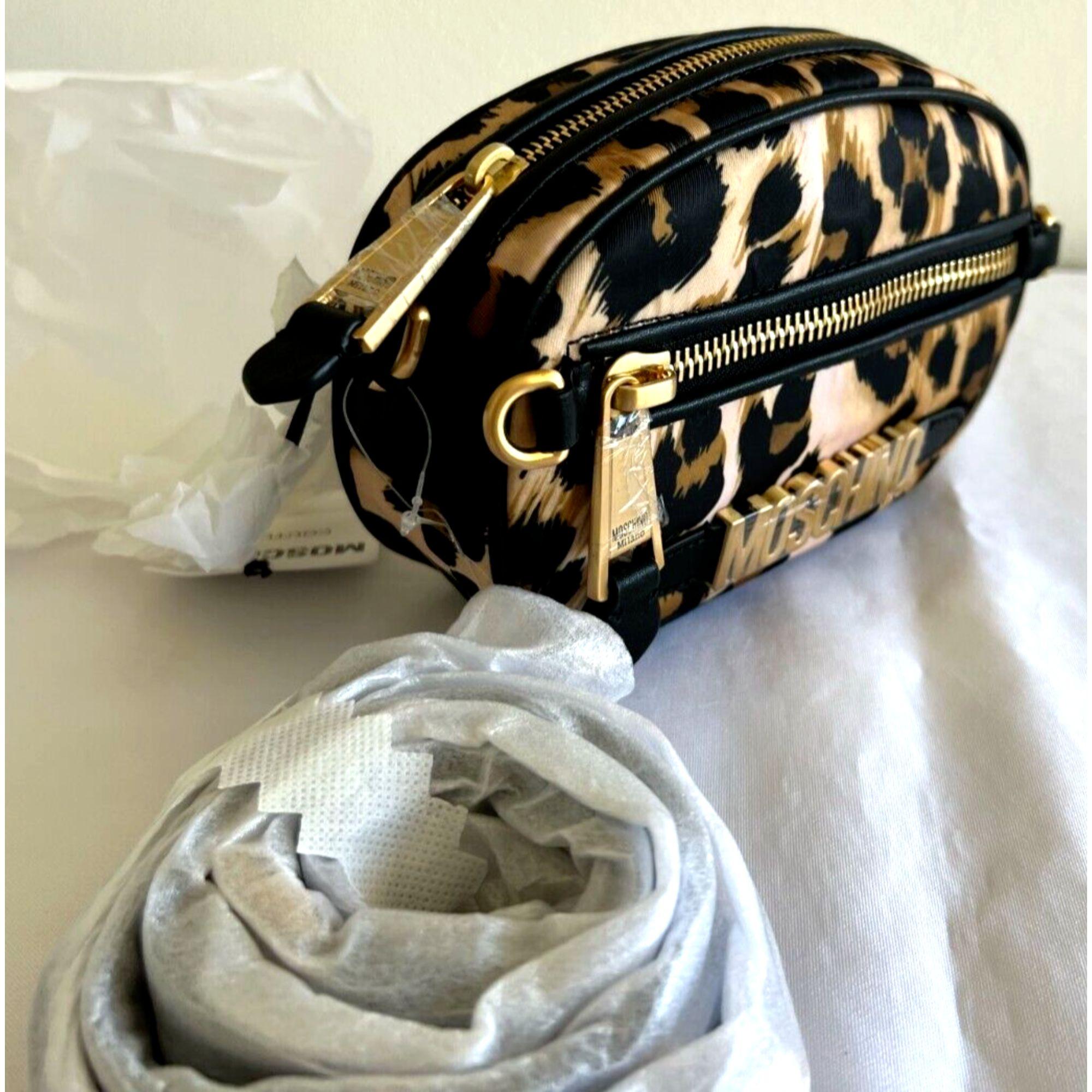 Noir AW21 - Moschino Couture - Sac à bandoulière imprimé léopard Allover par Jeremy Scott en vente