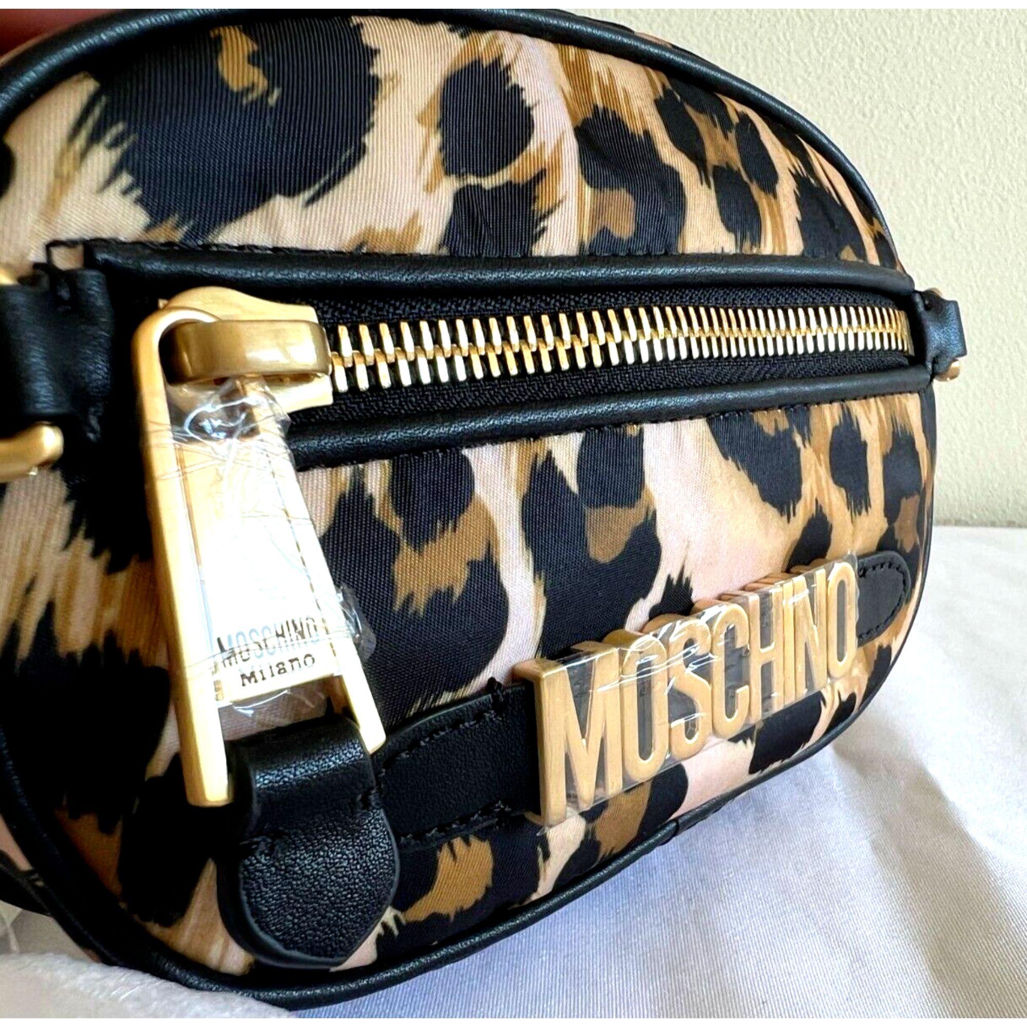 AW21 Moschino Couture Allover Leopard Print Shoulder Bag by Jeremy Scott In New Condition For Sale In Palm Springs, CA
