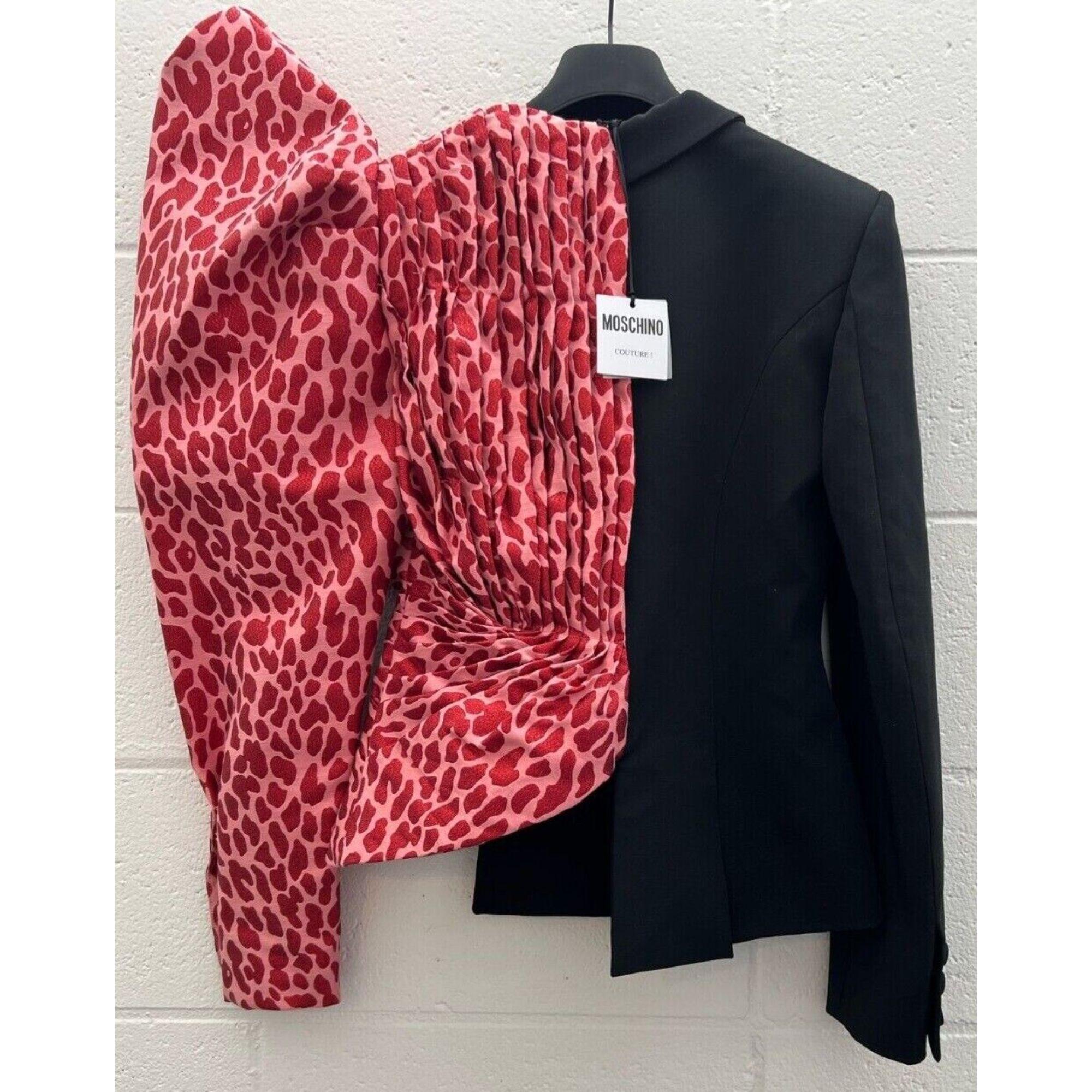 Veste Moschino Couture AW21, demi noire et demi rose avec taches léopard par Jeremy Scott en vente 3