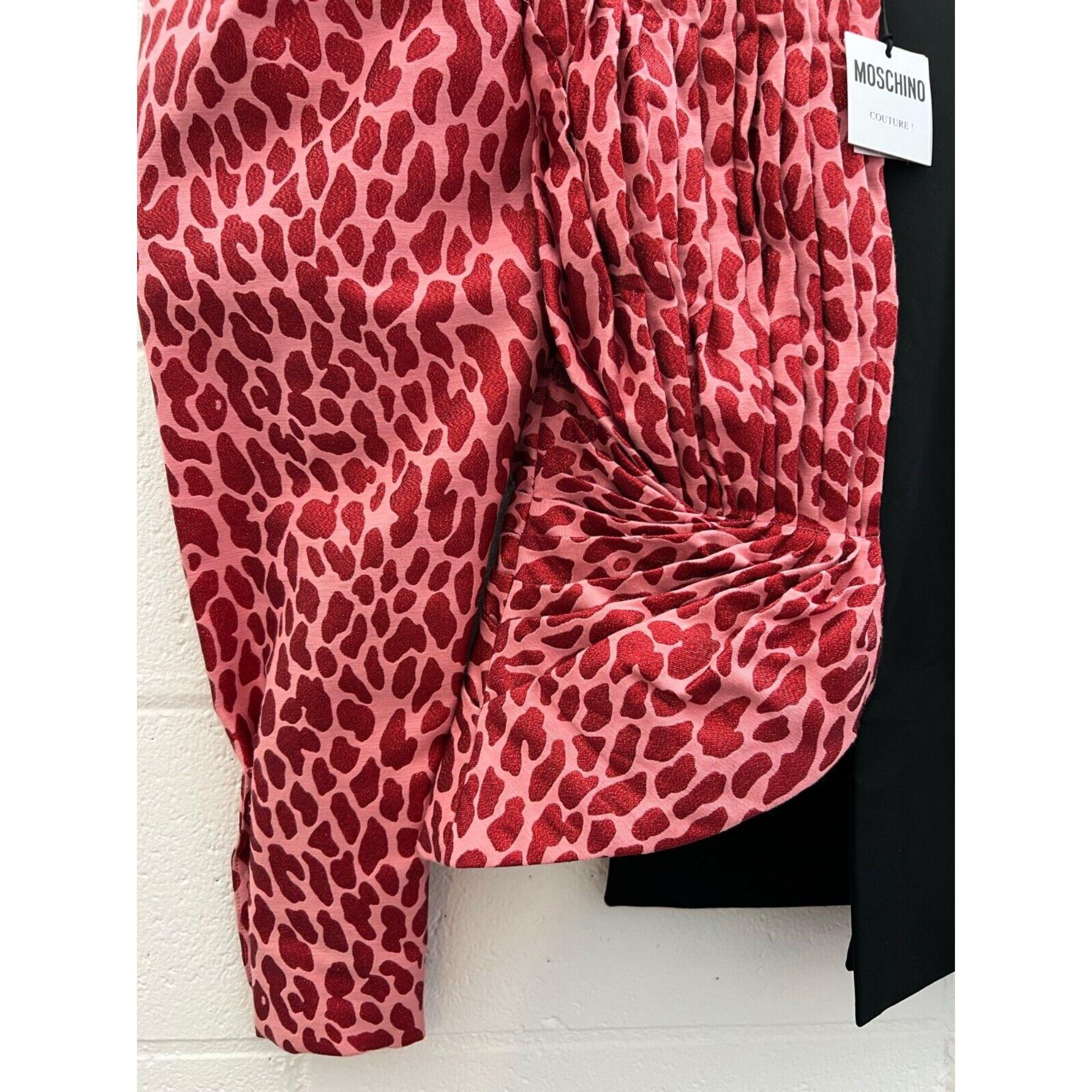 AW21 Moschino Couture Giacca metà nera metà rosa a macchie di leopardo di Jeremy Scott in vendita 4