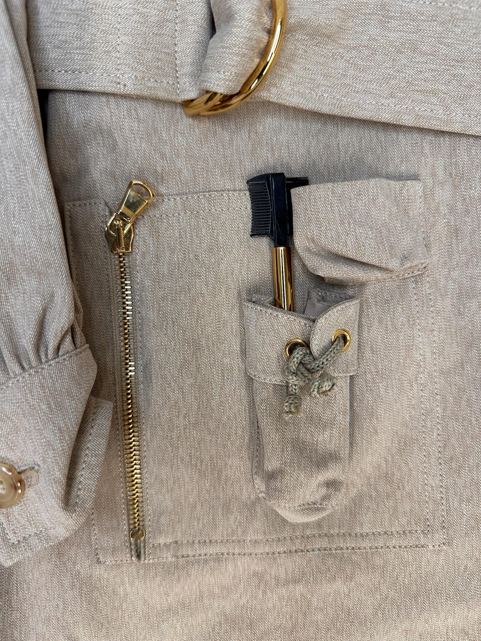 AW21 Moschino Couture Jeremy Scott Beige Gabardine Survivor Kit Tools Robe en vente 7