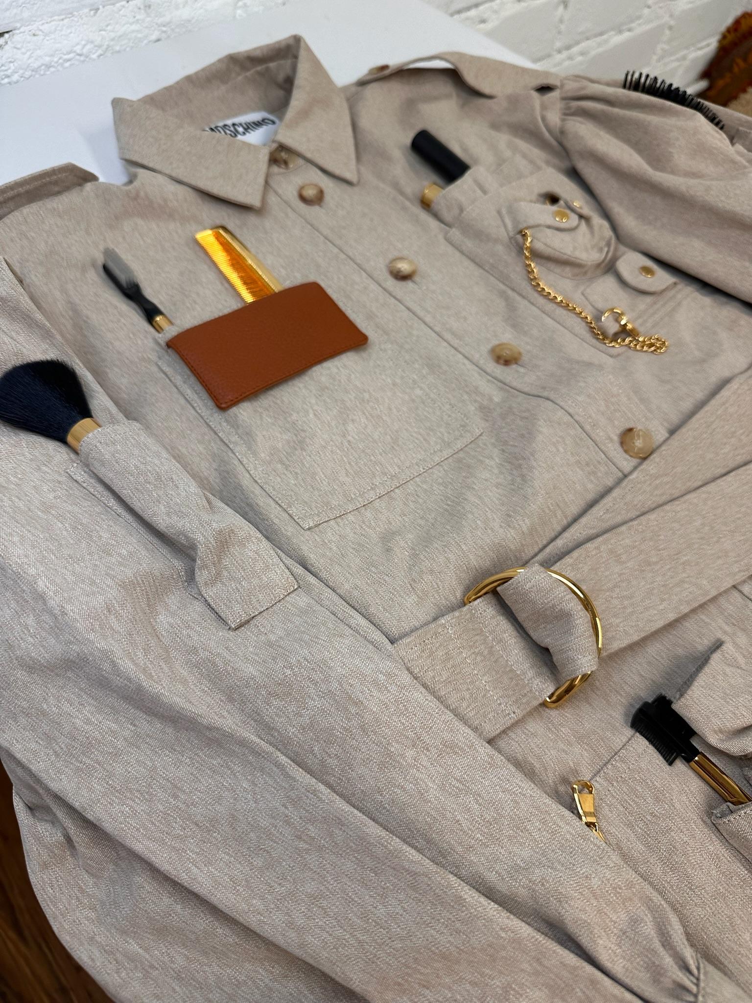 AW21 Moschino Couture Jeremy Scott Beige Gabardine Survivor Kit Tools Robe en vente 9