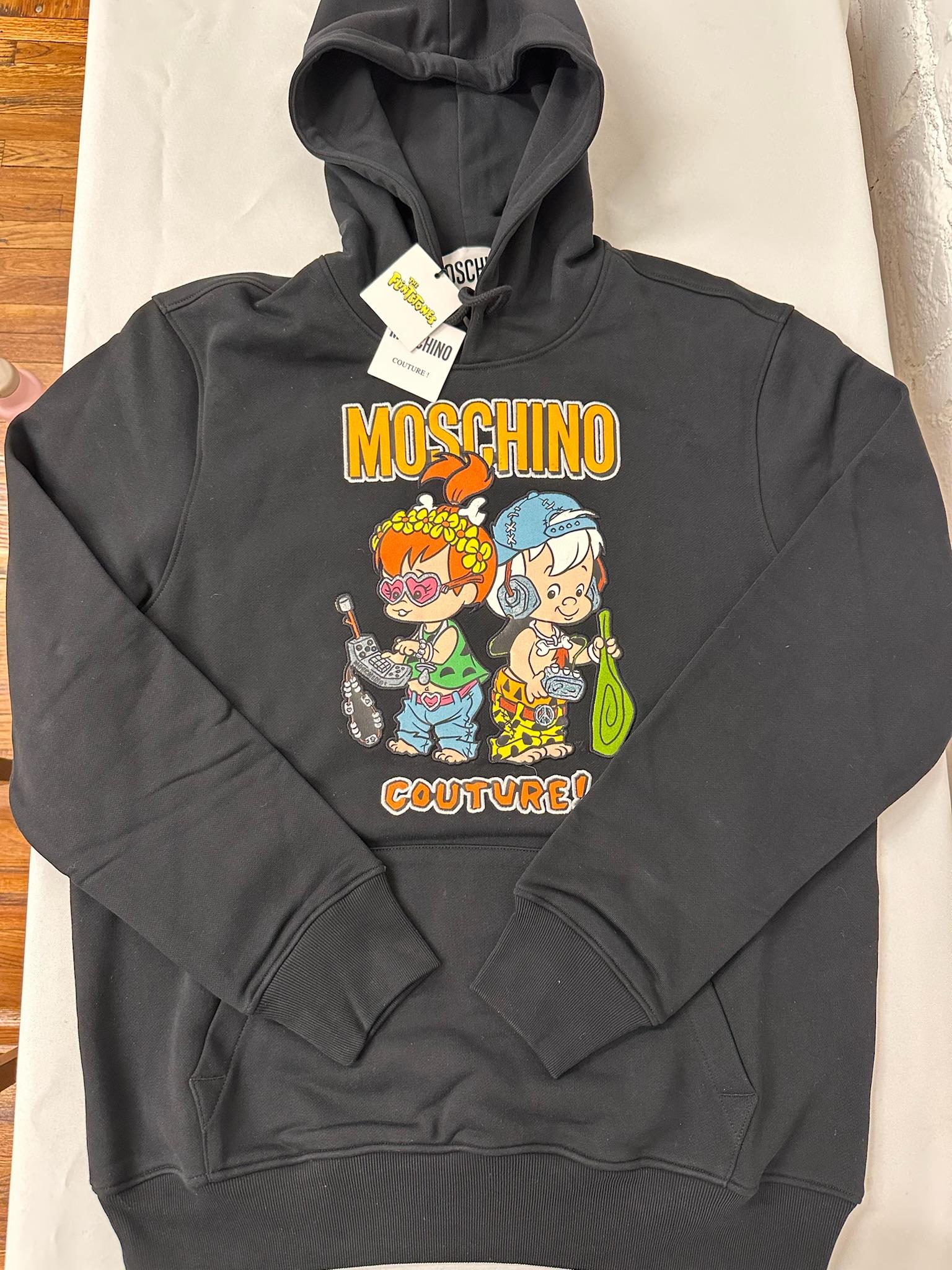 *OGGETTO SUPER RARO*



MOSCHINO COUTURE

Felpa con cappuccio nera Flinstones

Collezione AW22 di Jeremy Scott



MSRP $796+tasse



100% Autentico!!!

Super carino!

SUPER RARA E IMPOSSIBILE DA TROVARE!





Condit: Nuovo di zecca con cartellini
